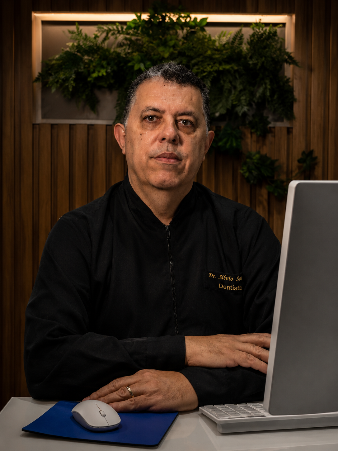 Dr. Silvio Soares — Cirurgião Dentista na OralMed Odontologia